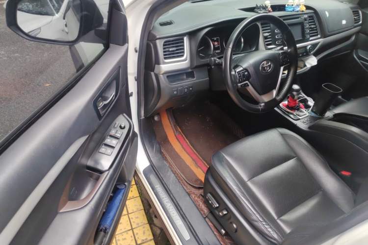 Used Toyota Highlander 2018 2.0T Four-Wheel Drive Luxury Version 7 Seats China VI Standard Driver Seat