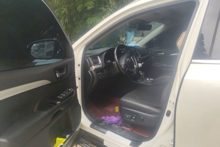 Used Toyota Highlander 2018 2.0T Four-Wheel Drive Luxury Version 7 Seats China VI Standard Driver Seat