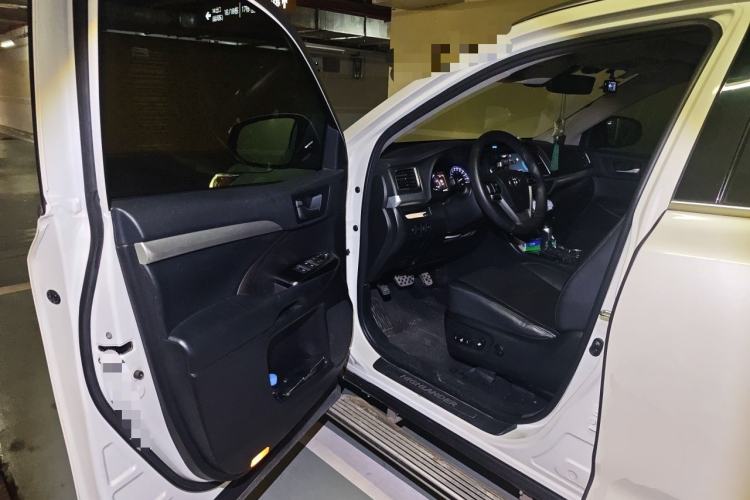 Used Toyota Highlander 2018 2.0T Four-Wheel Drive Prestige Version 7 Seats China V Emission Standard Driver Seat