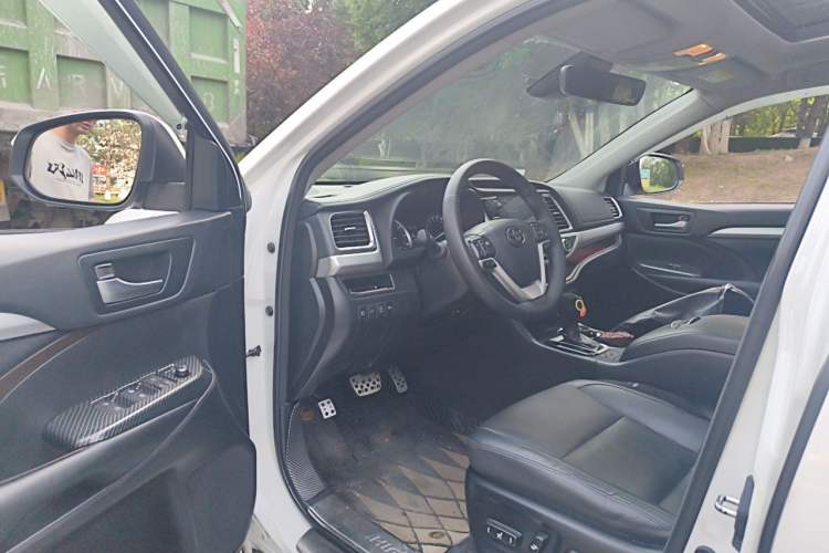 Used Toyota Highlander 2018 2.0T Four-Wheel Drive Prestige Version 7 Seats China V Emission Standard Driver Seat