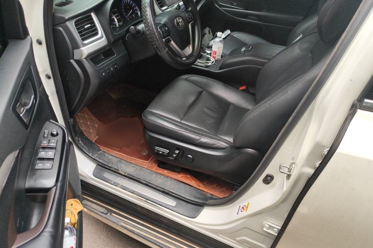 Used Toyota Highlander 2018 2.0T Four-Wheel Drive Prestige Version 7 Seats China V Emission Standard Driver Seat