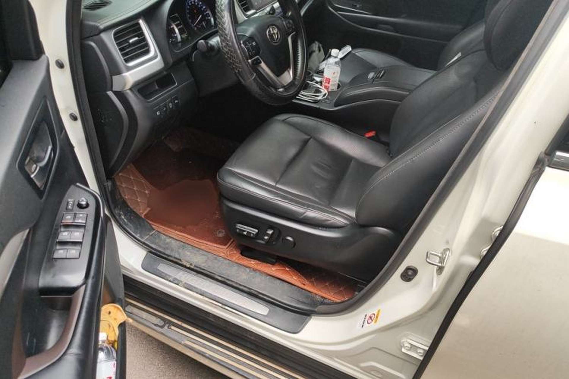 Used Toyota Highlander 2018 2.0T Four-Wheel Drive Prestige Version 7 Seats China V Emission Standard Driver Seat