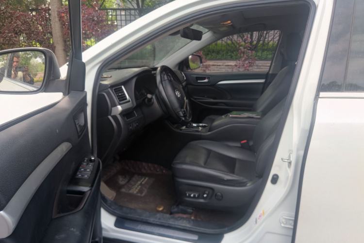 Used Toyota Highlander 2018 2.0T Four-Wheel Drive Luxury Version 7 Seats China VI Standard Driver Seat
