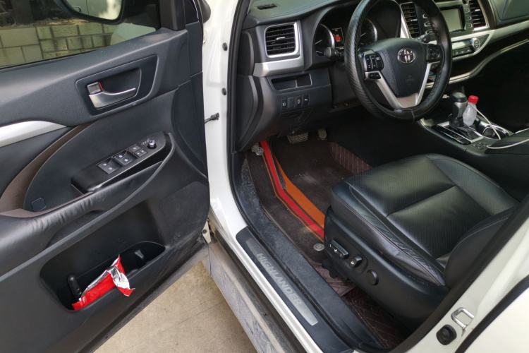 Used Toyota Highlander 2018 2.0T Four-Wheel Drive Luxury Version 7 Seats China VI Standard Driver Seat