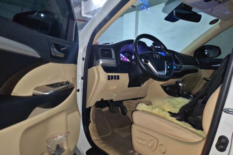 Used Toyota Highlander 2018 2.0T Four-Wheel Drive Prestige Version 7 Seats China V Emission Standard Driver Seat