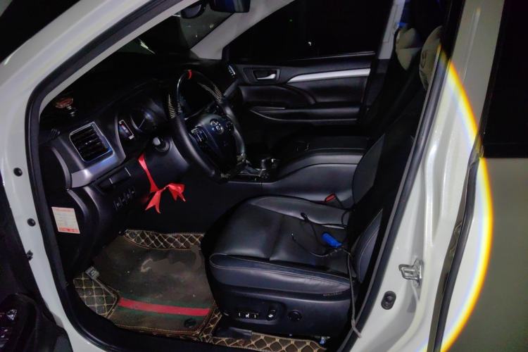 Used Toyota Highlander 2018 2.0T Four-Wheel Drive Luxury Version 7 Seats China VI Standard Driver Seat