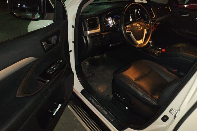 Used Toyota Highlander 2018 2.0T Four-Wheel Drive Prestige Version 7 Seats China VI Standard Driver Seat