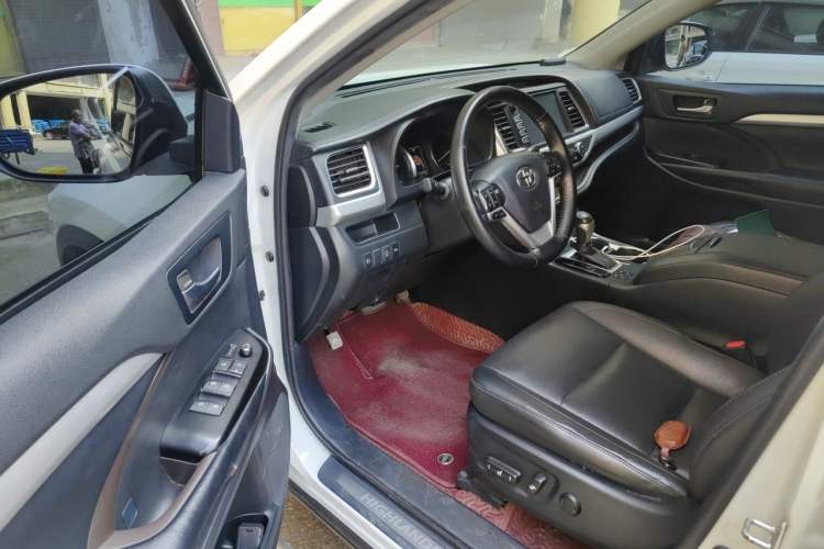 Used Toyota Highlander 2018 2.0T Four-Wheel Drive Luxury Version 7 Seats China VI Standard Driver Seat