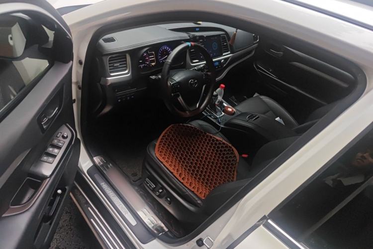 Used Toyota Highlander 2018 2.0T Four-Wheel Drive Prestige Version 7 Seats China VI Standard Driver Seat