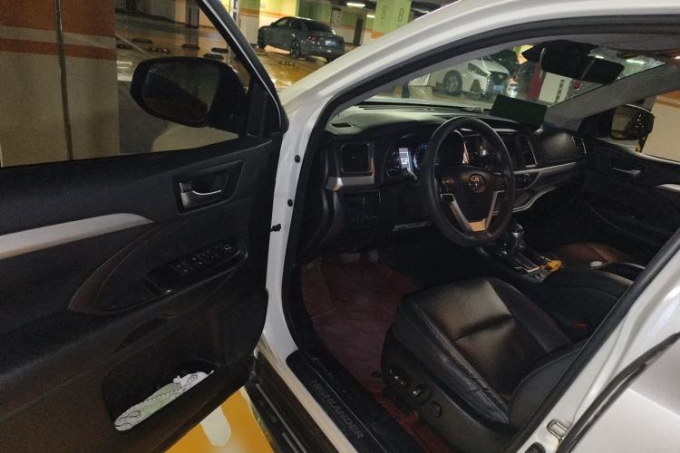 Used Toyota Highlander 2018 2.0T Four-Wheel Drive Luxury Version 7 Seats China VI Standard Driver Seat