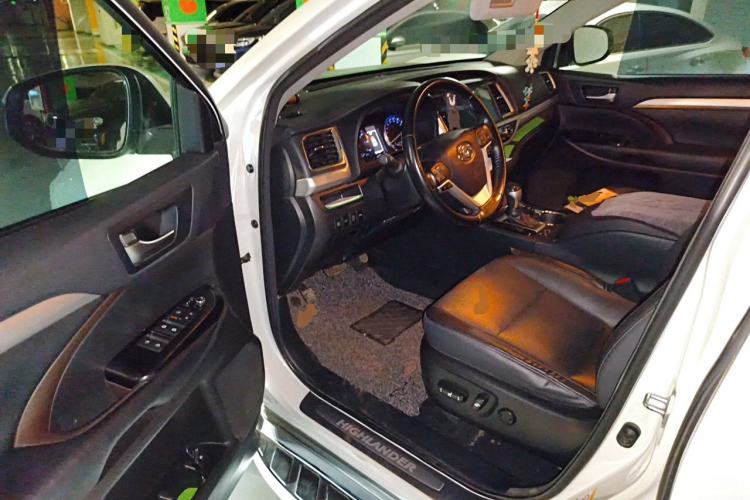 Used Toyota Highlander 2018 2.0T Four-Wheel Drive Prestige Version 7 Seats China V Emission Standard Driver Seat