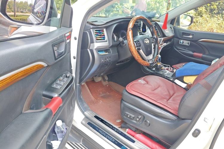 Used Toyota Highlander 2018 2.0T Four-Wheel Drive Luxury Version 7 Seats China VI Standard Driver Seat