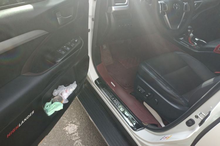 Used Toyota Highlander 2018 2.0T Four-Wheel Drive Prestige Version 7 Seats China V Emission Standard Driver Seat