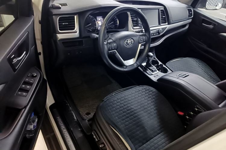 Used Toyota Highlander 2018 2.0T Four-Wheel Drive Luxury Version 7 Seats China VI Standard Driver Seat