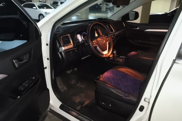 Used Toyota Highlander 2018 2.0T Four-Wheel Drive Luxury Version 7 Seats China VI Standard Driver Seat