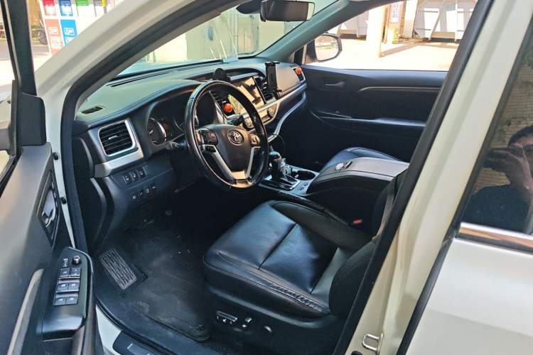 Used Toyota Highlander 2018 2.0T Four-Wheel Drive Supreme Edition 7-Seater China VI Driver Seat