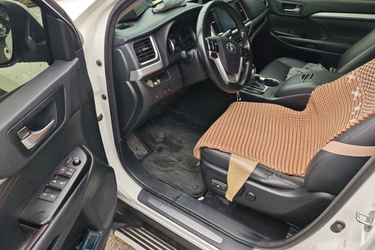 Used Toyota Highlander 2018 2.0T Four-Wheel Drive Luxury Edition 7 Seats China V Emission Standard Driver Seat