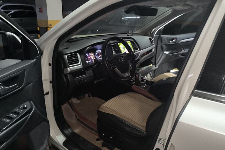 Used Toyota Highlander 2018 2.0T Four-Wheel Drive Luxury Version 7 Seats China VI Standard Driver Seat