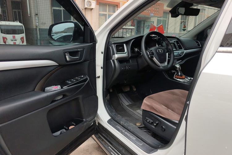 Used Toyota Highlander 2018 2.0T Four-Wheel Drive Prestige Version 7 Seats China VI Standard Driver Seat