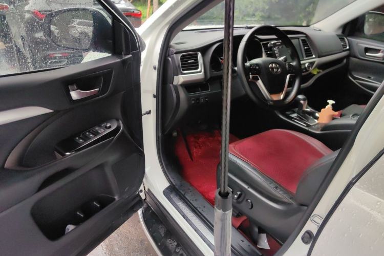 Used Toyota Highlander 2018 2.0T Four-Wheel Drive Luxury Version 7 Seats China VI Standard Driver Seat