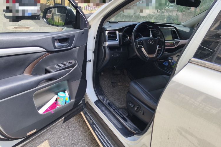 Used Toyota Highlander 2018 2.0T Four-Wheel Drive Luxury Edition 7 Seats China V Emission Standard Driver Seat