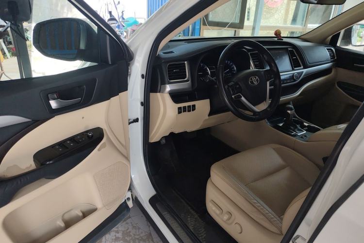 Used Toyota Highlander 2018 2.0T Four-Wheel Drive Prestige Version 7 Seats China VI Standard Driver Seat