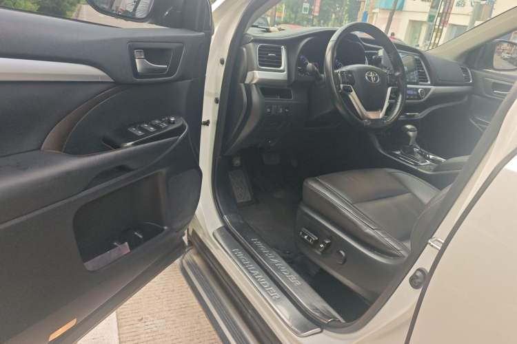 Used Toyota Highlander 2018 2.0T Four-Wheel Drive Luxury Edition 7 Seats China V Emission Standard Driver Seat