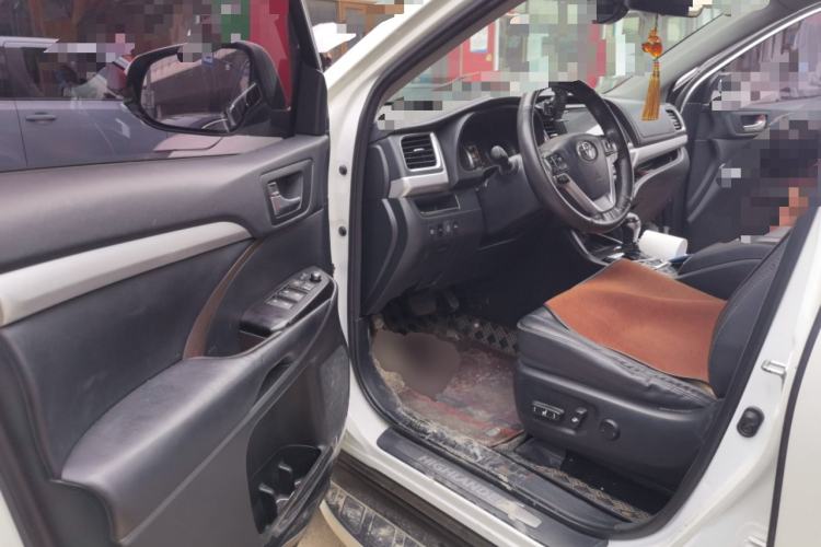 Used Toyota Highlander 2018 2.0T Four-Wheel Drive Luxury Edition 7 Seats China V Emission Standard Driver Seat