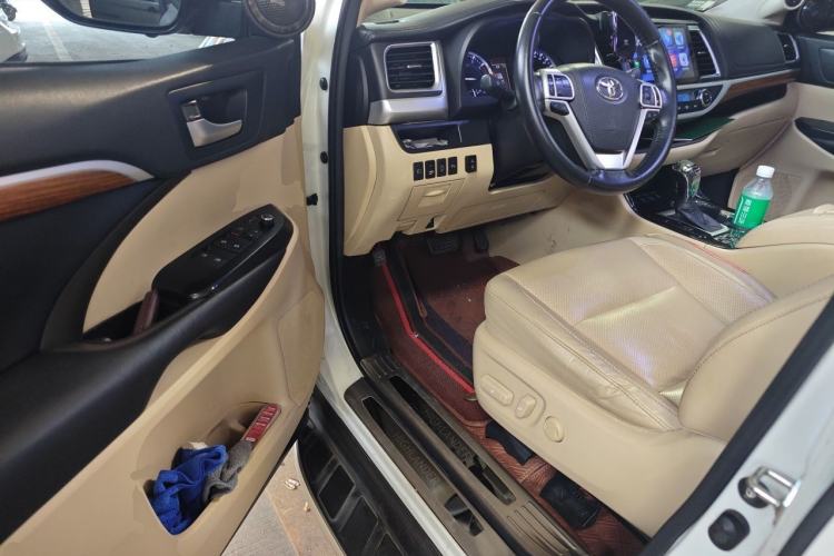 Used Toyota Highlander 2018 2.0T Four-Wheel Drive Luxury Version 7 Seats China VI Standard Driver Seat
