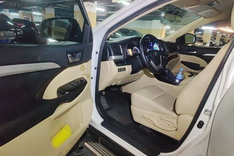 Used Toyota Highlander 2018 2.0T Four-Wheel Drive Elite Edition 7 Seats China VI Standard Driver Seat