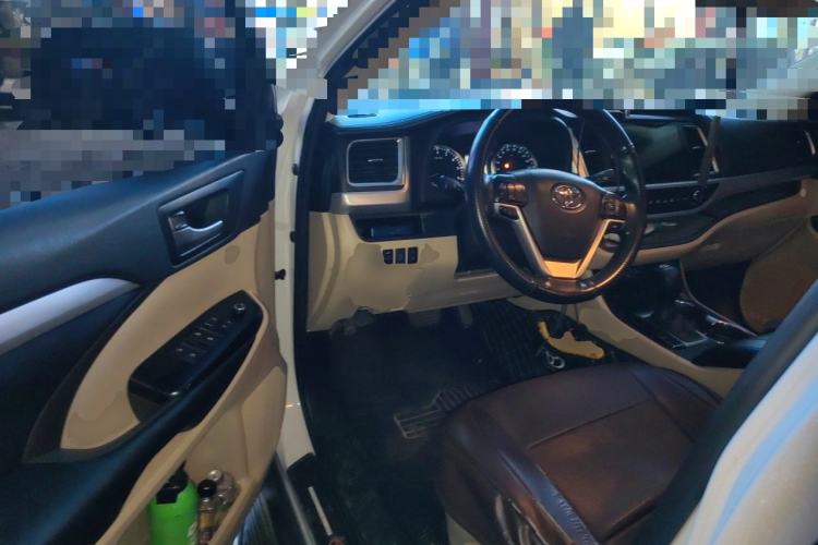 Used Toyota Highlander 2018 2.0T Four-Wheel Drive Elite Edition 7 Seats China VI Standard Driver Seat