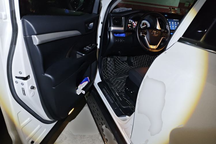 Used Toyota Highlander 2018 2.0T Four-Wheel Drive Prestige Version 7 Seats China VI Standard Driver Seat