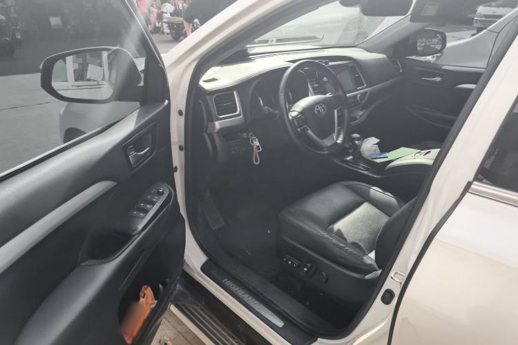 Used Toyota Highlander 2018 2.0T Four-Wheel Drive Luxury Version 7 Seats China VI Standard Driver Seat