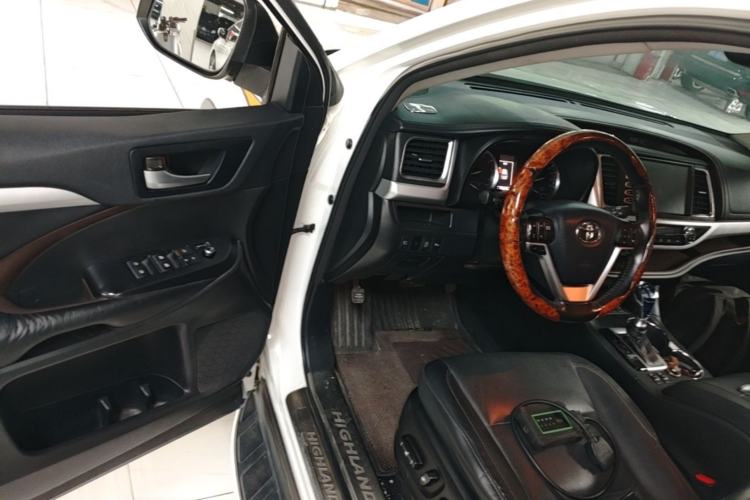 Used Toyota Highlander 2018 2.0T Four-Wheel Drive Luxury Version 7 Seats China VI Standard Driver Seat