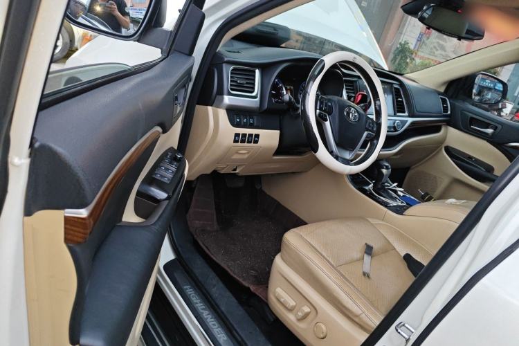 Used Toyota Highlander 2018 2.0T Four-Wheel Drive Supreme Edition 7-Seater China VI Driver Seat