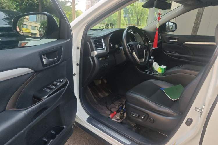Used Toyota Highlander 2018 2.0T Four-Wheel Drive Luxury Version 7 Seats China VI Standard Driver Seat