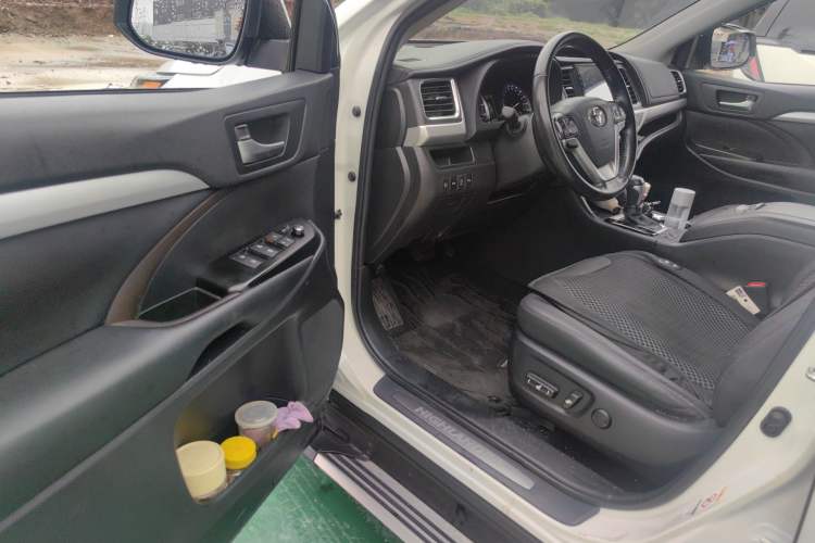 Used Toyota Highlander 2018 2.0T Four-Wheel Drive Luxury Version 7 Seats China VI Standard Driver Seat