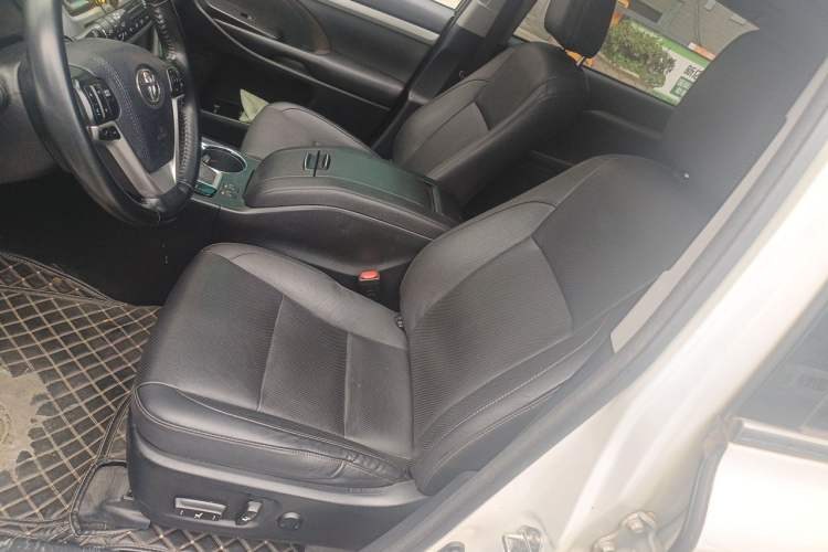 Used Toyota Highlander 2018 2.0T Four-Wheel Drive Luxury Edition 7 Seats China V Emission Standard Driver Seat