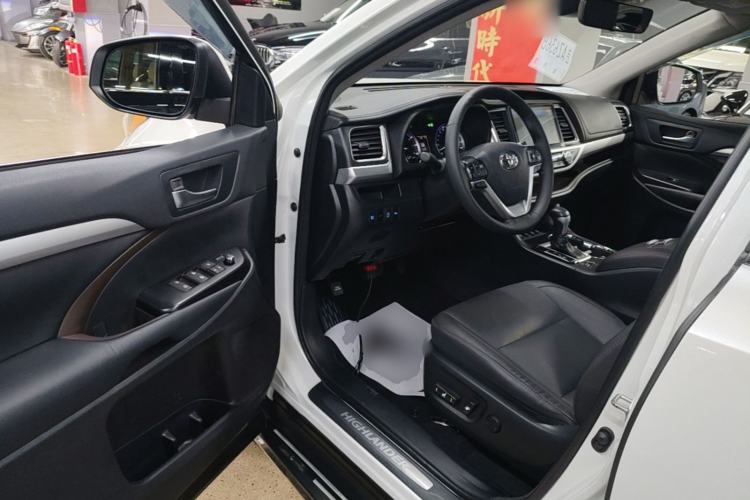 Used Toyota Highlander 2018 2.0T Four-Wheel Drive Luxury Edition 7 Seats China V Emission Standard Driver Seat