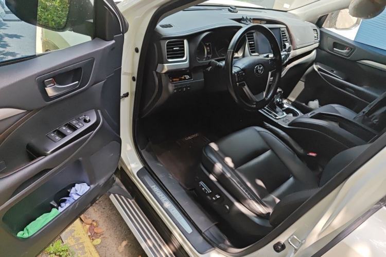 Used Toyota Highlander 2018 2.0T Four-Wheel Drive Prestige Version 7 Seats China V Emission Standard Driver Seat