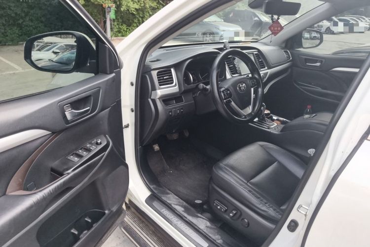 Used Toyota Highlander 2018 2.0T Four-Wheel Drive Luxury Edition 7 Seats China V Emission Standard Driver Seat