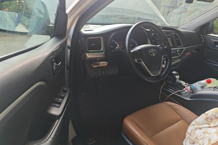 Used Toyota Highlander 2018 2.0T Four-Wheel Drive Knight Edition 7 Seats China VI Standard Driver Seat