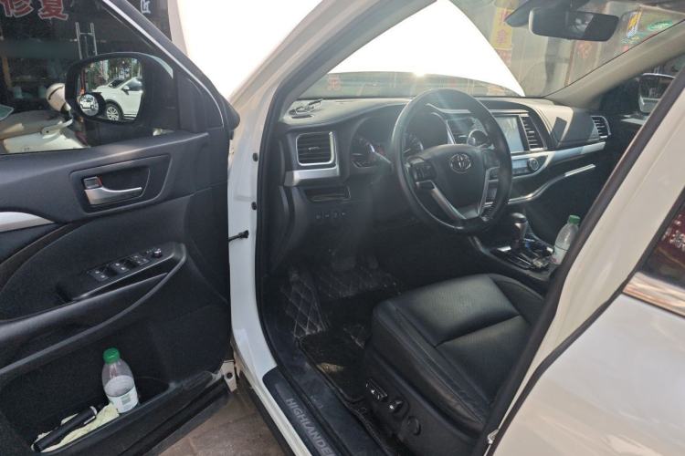 Used Toyota Highlander 2018 2.0T Four-Wheel Drive Luxury Version 7 Seats China VI Standard Driver Seat