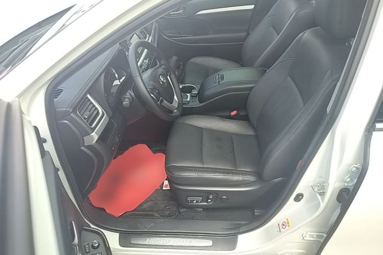 Used Toyota Highlander 2018 2.0T Four-Wheel Drive Luxury Edition 7 Seats China V Emission Standard Driver Seat