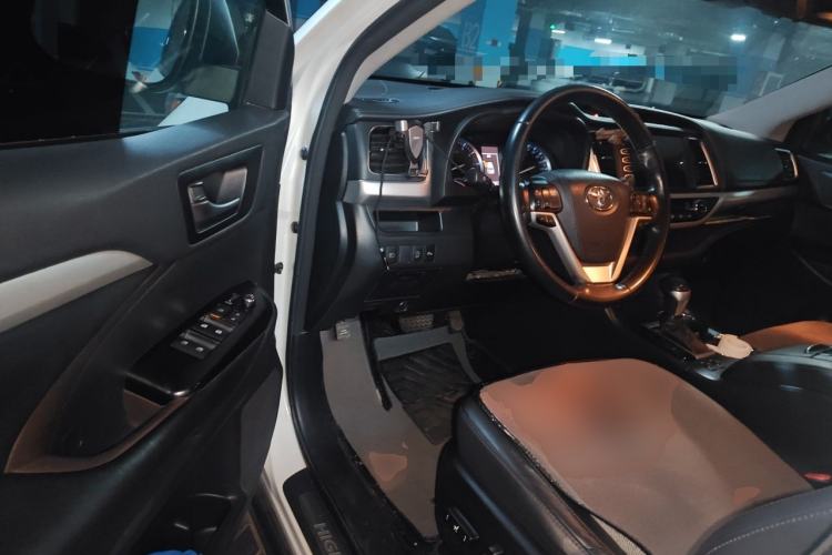 Used Toyota Highlander 2018 2.0T Four-Wheel Drive Luxury Version 7 Seats China VI Standard Driver Seat