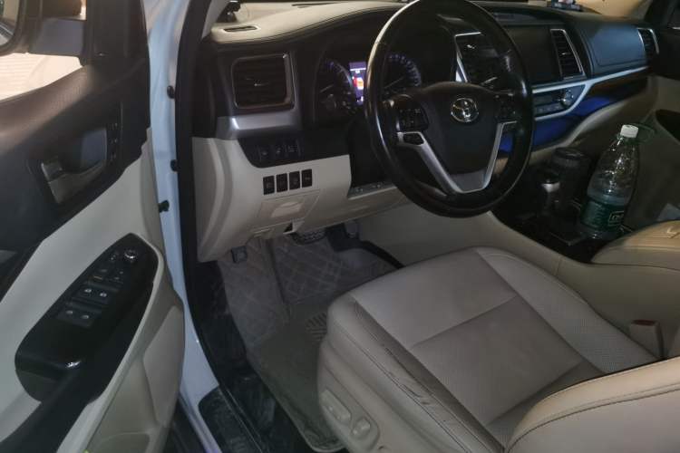 Used Toyota Highlander 2018 2.0T Four-Wheel Drive Ultimate Edition 7-Seater Emission Standard China V Driver Seat