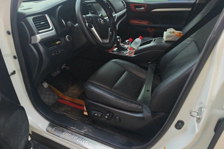 Used Toyota Highlander 2018 2.0T Four-Wheel Drive Luxury Edition 7 Seats China V Emission Standard Driver Seat