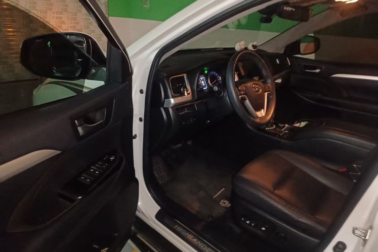 Used Toyota Highlander 2018 2.0T Four-Wheel Drive Luxury Version 7 Seats China VI Standard Driver Seat
