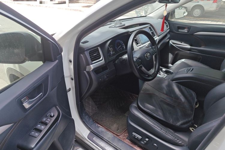 Used Toyota Highlander 2018 2.0T Four-Wheel Drive Luxury Edition 7 Seats China V Emission Standard Driver Seat