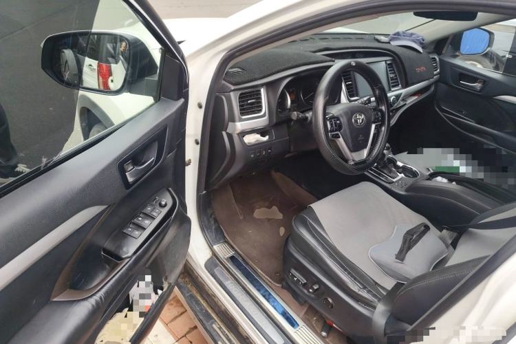 Used Toyota Highlander 2018 2.0T Four-Wheel Drive Prestige Version 7 Seats China V Emission Standard Driver Seat